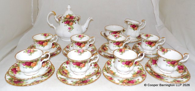 Royal Albert Country Roses 28 Piece Tea Set for 8 Persons with Teapot.