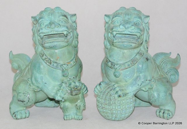 A Pair of Vintage Bronze Foo Dog Statues • Feng Shui Guardian Lions. Height 21 cm. Very Heavy. (2 Items) A Pair of Vintage Bronze Foo Dog Statues • Feng Shui Guardian Lions. Height 21 cm. Very Heavy. (2 Items)